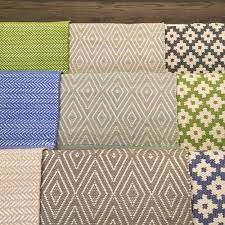 Er ist für den außengebrauch gedacht, also besteht keine gefahr für deine terrasse aus beton oder holz. Diamond Outdoorteppich Farbe Light Blue Grosse Option 1
