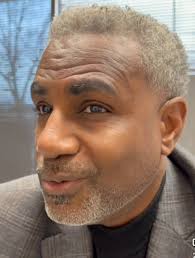 Kountry Wayne introduces his queen