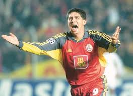 Galatasaray spor kulubü' nün eski bir oyuncusu olan mario jardel, 18 eylül1973 yılında brezilya'nın fortaleza şehrinde dünyaya gelmiştir. Football Turks On Twitter Brazilian Striker Mario Jardel De Almeida Ribeiro Was Able To Become One Of Europe S Most Prolific Strikers During His Time At Porto Galatasaray And Sporting Cp Scoring 266