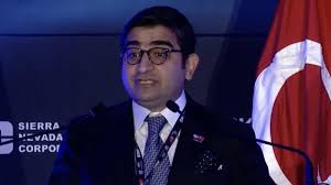 Kendisine küçükken yapılan yardımları unutamadığını ve bu nedenle paylaşmayı önemsediğini belirten karslı işadamı sezgin baran korkmaz, okul açılışı ve 5 bin öğrenciye yardım için geldiği kars'ta gazetecilere açıklamalarda bulundu. Sezgin Baran Korkmaz Ile Ilgili Yeni Gelisme Ekonomi Haberleri