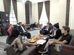 Start studying pereka cipta luar negara. Lagi Uin Malang Tindak Lanjuti Kerja Sama Internasional Dengan Institut Francais Indonesia Ifi Malangtimes