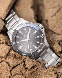 Hamilton khaki navy scuba black dial batman bezel with original bracelet and box. Khaki Navy Scuba Quartz H82211181 Hamilton Khaki Navy Quartz Dive Watches