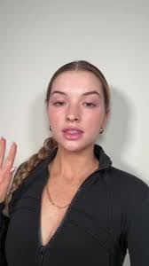 Amber Schooley's Instagram, Twitter & Facebook