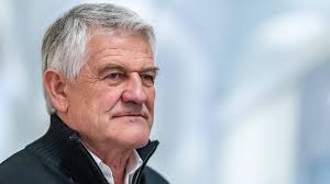 Hiihtovalmentaja Walter Mayer yritti riistää itseltään hengen Torinon  olympialaisten dopingskandaalissa 2006