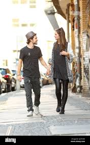 Jascha Rust und seine Freundin Helene genießen Sie die Sonne während heraus  und ungefähr in der Mitte. Mitwirkende: Jascha Rust, Helene Where: Berlin,  Deutschland bei: 8. April 2016 Stockfotografie - Alamy