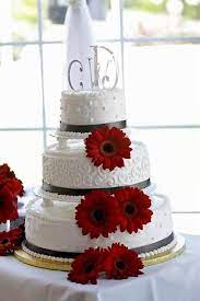 Savannah S Garden Carrie And Wesley S Wedding At Running Deer Daisy Wedding Cakes Wedding Cake Toppers Gerbera Daisy Wedding