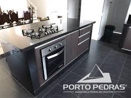 Ilha De Cozinha Em Granito Preto Sao Gabriel Cozinha Granito Preto Designs De Cozinha Espaco Gourmet