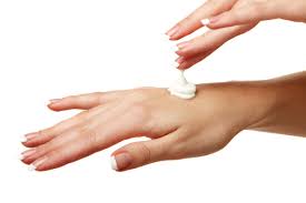 HAND AND FACE CREAM USİNG ile ilgili görsel sonucu