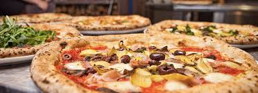 Daugiau informacijos apie įmonę backyard pizza and raw bar rasite adresu www.backyardpizzawv.com. After Hours The Best Late Night Meals On The Strip Vegas Restaurants Pizza Las Vegas Good Pizza