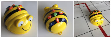 El robot Bee-bot (izquierda). Panel de programación (centro). Tablero... | Download Scientific Diagram