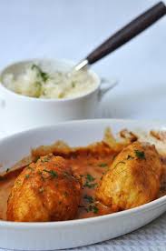 Gratin De Quenelles A La Sauce Tomate Marmite Du Monde En 2020 Quenelle Recette Gratin De Quenelles Quenelles