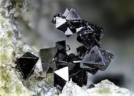 Spinel Minerals And Gemstones Rocks And Gems Mineral Stone