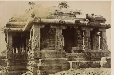 The earliest pictures capturing the art and beauty of Indian monuments