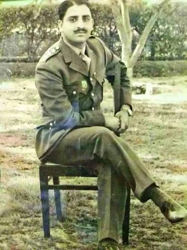 This is Major General Shahnawaz Khan of INA, who hoisted the Indian tricolor by taking down the British flag from the Red Fort. He was very close to Netaji Subhash and the