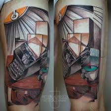 Le dernier studio que je présente est aussi mon préféré. Peter Aurisch Cubism Lives New School Tattoos