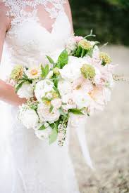 Ranunculas are one of the trendiest flowers of the year, with their full rounded heads featuring folds upon folds of petals. Wedding Flowers Blog Yd Young Designs