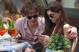 Charlie heaton and natalia dyer. Natalia Dyer And Charlie Heaton Spotted On Romantic Date In Italy People Com
