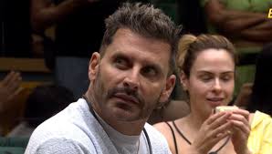 Henri Castelli foi eliminado do 'BBB 26'? Globo toma decisão após ator  passar mal pela segunda vez