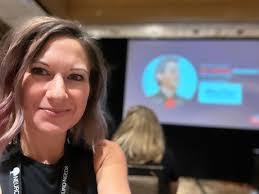 Laura Deer's Instagram, Twitter & Facebook