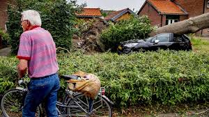 It is a part of the municipality of utrechtse heuvelrug, and lies about 7 km east of doo. Gemeente Roept Op Kom Niet Meer Naar Leersum Hinder Voor Hulpdiensten Rtl Nieuws