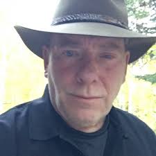 Are any bars or clubs open in the St. Clair Shores area