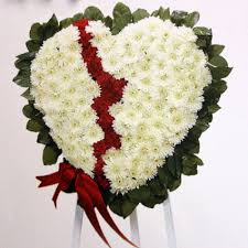 Mother's day flowers are a popular choice of gift for the second sunday of may each year but with so many to choose from, what are the best one to put in your bouquet? Broken Heart Funeral Wreath In Woodinville Wa Woodinville Florist