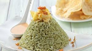 Biasanya, sih, menjelang lebaran anyaman ketupat sudah. Rasa Yang Nikmat Dari Nasi Uduk Bayam Bisa Membuatnya Jadi Hidangan Favorit Keluarga Saat Pagi Hari Pos Belitung