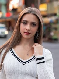 Dreaming after all , is a form of planning.” Take me back to NY please…..  Love you lots, 💛 Lex Sweater: @roseseek_us 📸: @kristen.s.photo  #livinglifewithlex #roseseek #teeninfluencer #teenfashion #gossipgirl #nyfw  #influencer #heels #