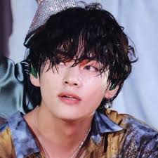 Taehyung Pics On Twitter In 2020 Taehyung V Hair Black Curly Hair