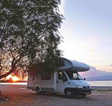 Histoire de transformer le premier essai en succès et passer des vacances réussies ! Debutant En Camping Car Faites Vos Premiers Pas Yescapa