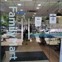 Konut geliştirmeleri bungalovlar, yarı müstakil evler, bağlantılı teras evler, şehir evleri, apartman daireleri ve apartmanlardan oluşmaktadır. Family Mart 29 Jalan Anggerik Vanilla X 31 X