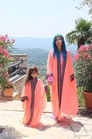 جويل مردينيان في إطلالات خاطفة بالعباية الشرقية Mother Daughter Fashion Matches Fashion Fashion