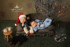 And if your baby was born in christmas day, you might have to prepare the newborn christmas outfit for them. Photographer Recreates Christmas Vacation Scenes With Babies