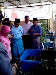 Ketua menteri melaka merupakan ketua badan eksekutif bagi kerajaan negeri melaka. Jom Ternak Lobster Di Rumah Aquaponik Kunjungan Rasmi Ketua Menteri Melaka