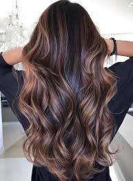 Senza esagerare con la schiaritura da realizzare su ciocche molto sottili . Balayage Cioccolato Su Capelli Scuri Super Naturali Archzine It