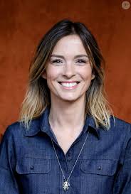 PHOTOS Isabelle Ithurburu en couple avec un célèbre chanteur : la nouvelle  star de TF1 s'éclate en soirée avec lui