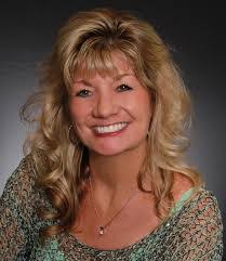 Leslie Cheek's Instagram, Twitter & Facebook