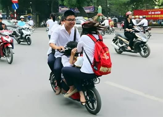Nguy hiểm tiềm ẩn khi chở quá tải trên xe đạp điện
