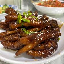 1/2 kg kaki ayam dibuang kuku daging ayam bahagian dada 1 inci halia 4 ulas bawang putih 1 biji bawang besar 3 sudu minyak masak 5 sudu tepung. Resepi Kaki Ayam Masak Kicap Sedap Makan Ratah Pun Sedap Resepi My