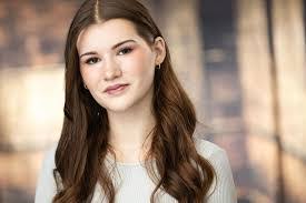 Annie Oakes's Instagram, Twitter & Facebook