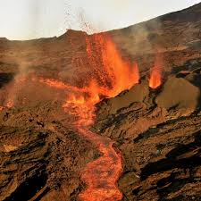 Aujourd'hui vers 6 h 35, le piton de la fournaise est entré en éruption pour la seconde fois de cette année. Der Vulkan Piton De La Fournaise Ile De La Reunion Tourisme