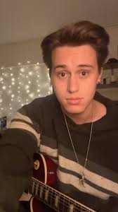 Little bit of bonnie raitt.. , ., ., #bonnieraitt #music #singersongwriter  #musician #guitar #guitarist #musiciansofinstagram #acousticcover