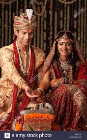 Koleksi gambar & foto orang sedih sebagai ungkapan perasaan kesedihan. Indian Man In Traditional Wedding Stockfotos Und Bilder Kaufen Alamy