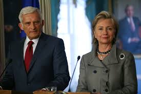 Jerzy Buzek, EP President, and US Secretary of State Hillary Clinton hold a  news conference after