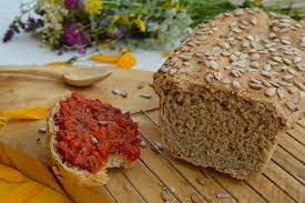 Bread with yeast ferment, cracked wheat and barley bread, focaccio bread, etc. Okv2qqgs2u89gm