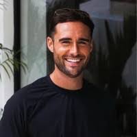 Dee Pitts's Instagram, Twitter & Facebook