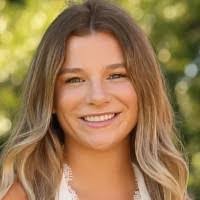 Beth Geyer's Instagram, Twitter & Facebook