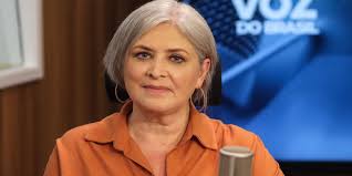 A secretária nacional de enfrentamento à violência contra mulheres , Denise  Motta Dau, na Voz do Brasil.