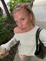 ✨Hi! ✨ I have accepted a job and am moving out of state. I'm looking for  someone to relet my 1 bedroom apartment in Lakeview