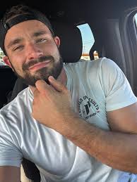 wheres my husband daddy at? 23m here not bi snap: tanyaa075 ig: ero.nwon 三 